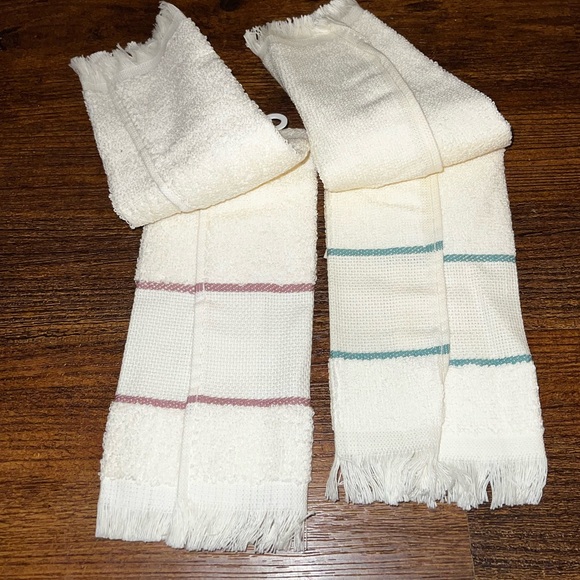 Two Vintage Charles Craft Cross Stitch Collectible Small Handheld Towels - Picture 7 of 12